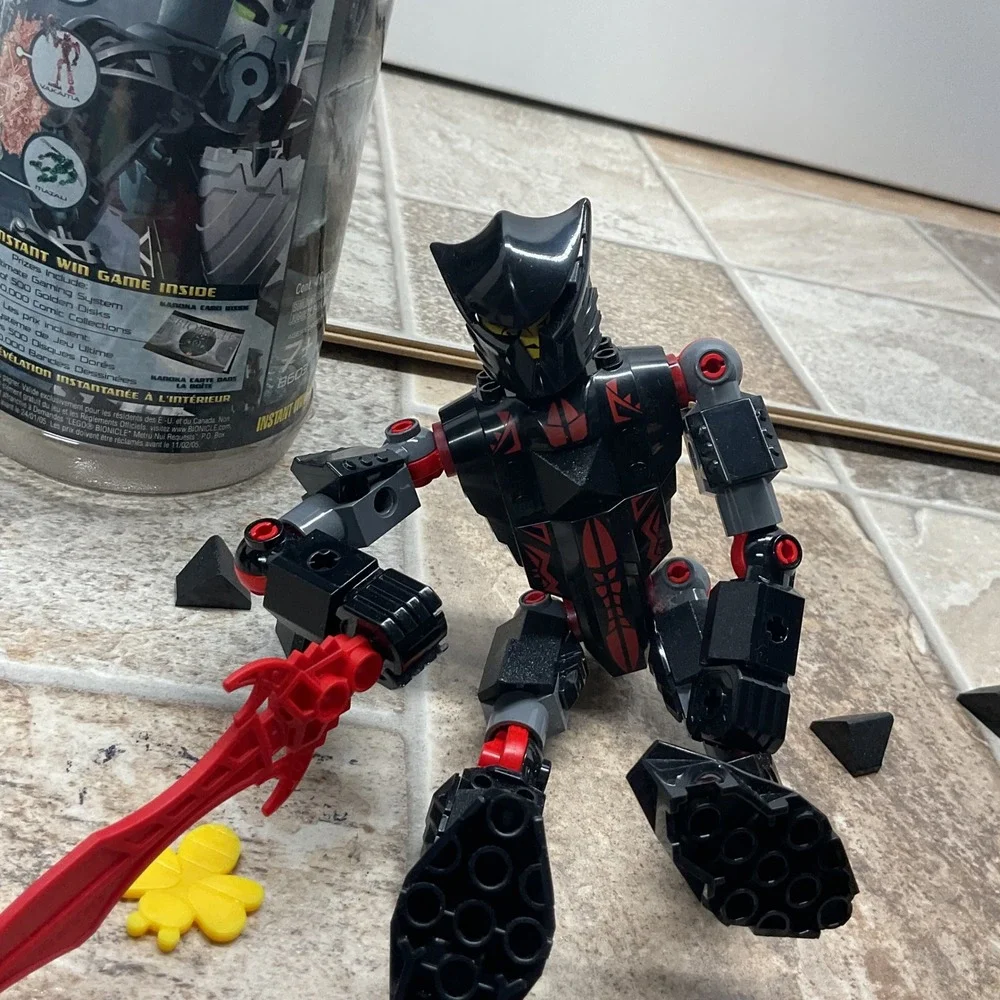 LEGO Bionicle 8603 Toa Whenua Metru Nui Figure with Canister and Kanoka Disk